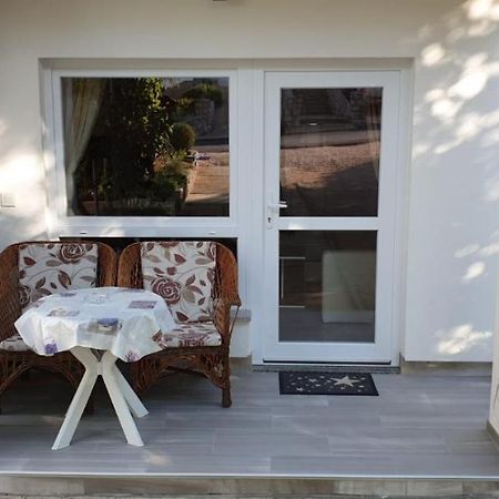 Apartments And Rooms Ivana Veglia Exterior foto