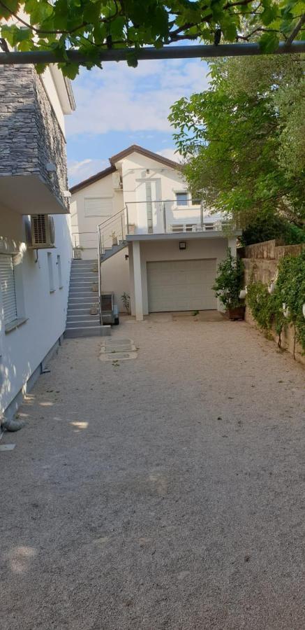 Apartments And Rooms Ivana Veglia Exterior foto