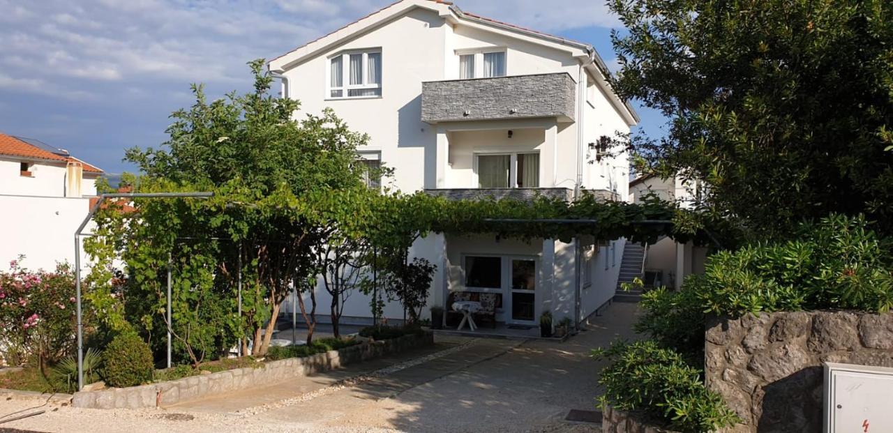 Apartments And Rooms Ivana Veglia Exterior foto