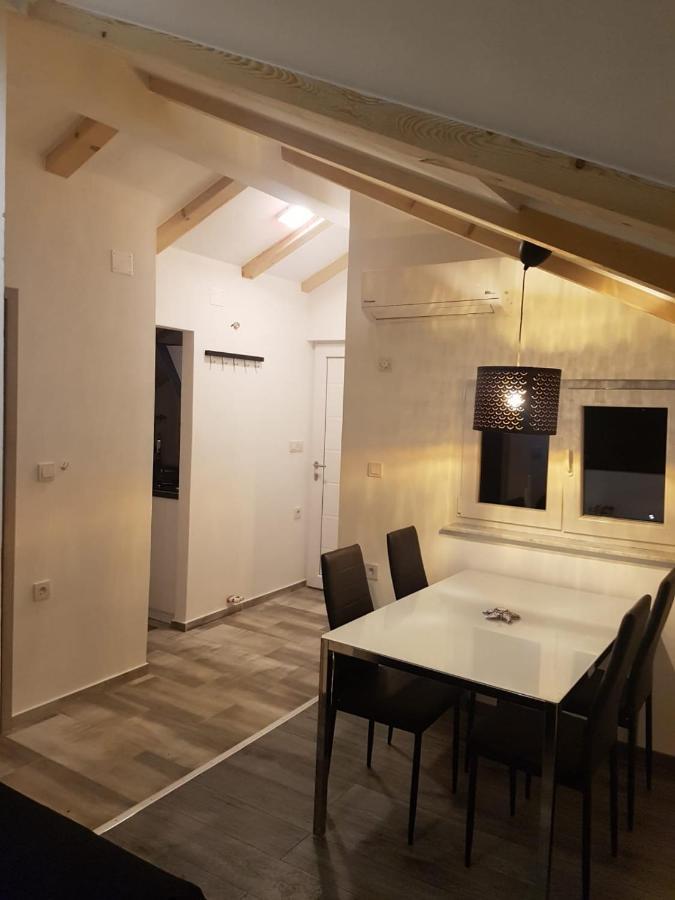 Apartments And Rooms Ivana Veglia Exterior foto