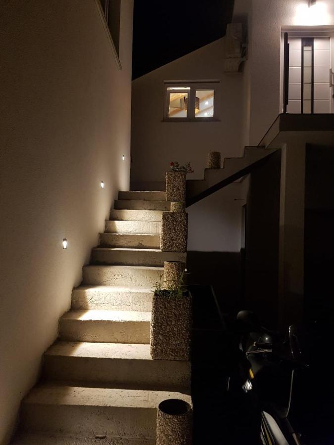 Apartments And Rooms Ivana Veglia Exterior foto