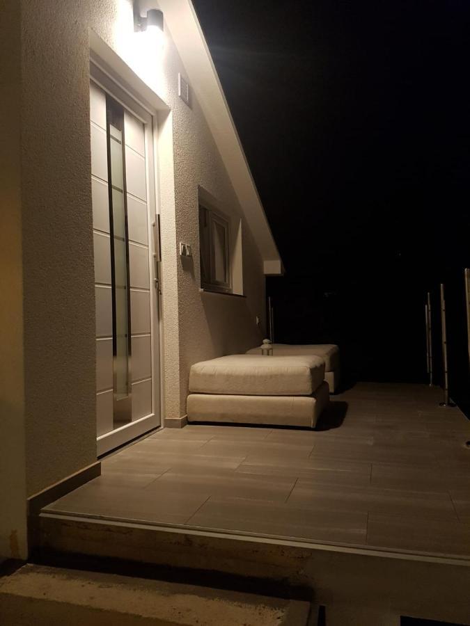 Apartments And Rooms Ivana Veglia Exterior foto