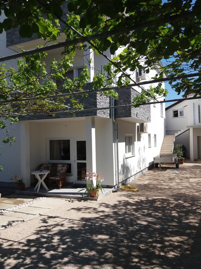 Apartments And Rooms Ivana Veglia Exterior foto